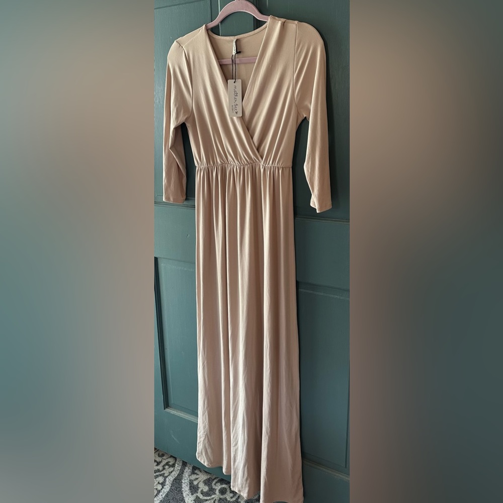 Maternity Dress 🤍 - Picture 2 of 6